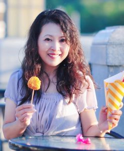 波浪长发成熟美姐阳光下气质写真