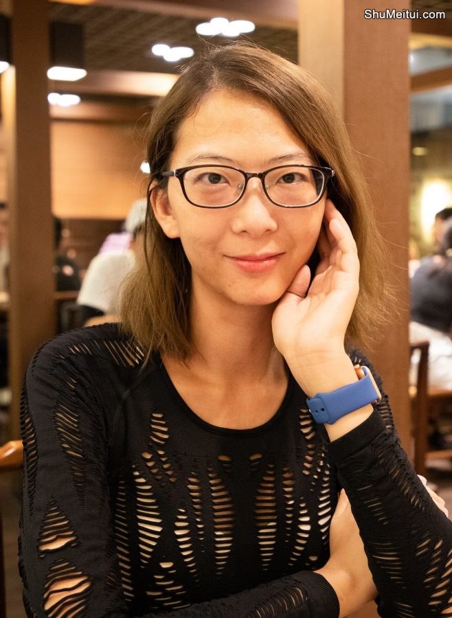 穿紧身瑜伽裤大胆外出的眼镜美女[第7张/共7张]