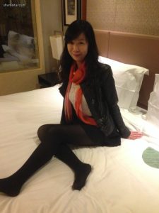 在酒店脱靴子秀黑丝脚的lovenight姐