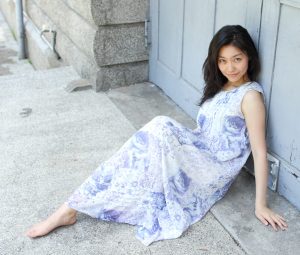 爱拍照的轻熟美姐美足白皙