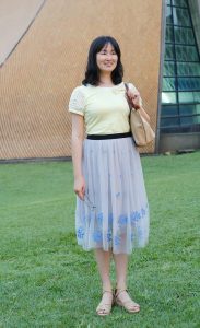 上围丰满的Elin姐上衣紧身拍照