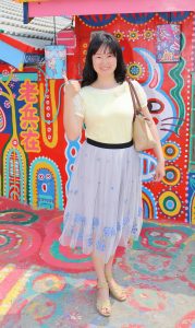 上围丰满的Elin姐上衣紧身拍照