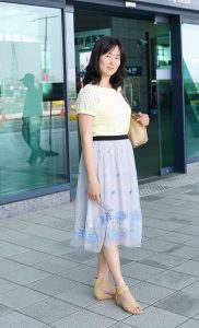 上围丰满的Elin姐上衣紧身拍照