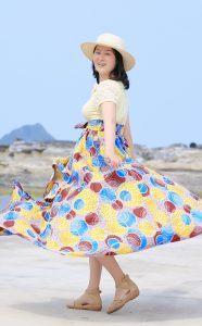 上围丰满的Elin姐上衣紧身拍照