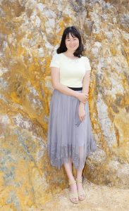 上围丰满的Elin姐上衣紧身拍照