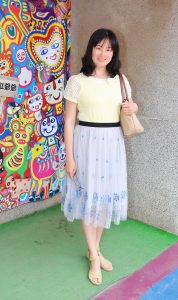 上围丰满的Elin姐上衣紧身拍照