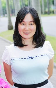 上围丰满的Elin姐上衣紧身拍照