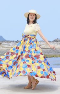 上围丰满的Elin姐上衣紧身拍照