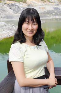 上围丰满的Elin姐上衣紧身拍照