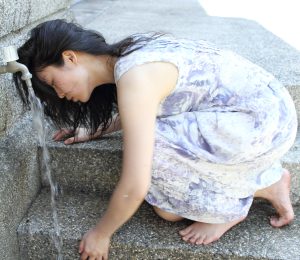 爱拍照的轻熟美姐美足白皙