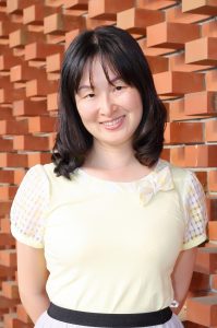 上围丰满的Elin姐上衣紧身拍照