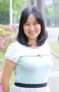 上围丰满的Elin姐上衣紧身拍照