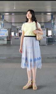 上围丰满的Elin姐上衣紧身拍照