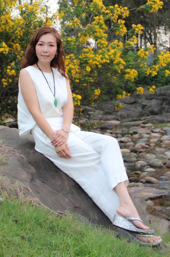 成熟美姐优雅穿搭白裙下玉足穿坡跟凉拖[第6张/共6张]