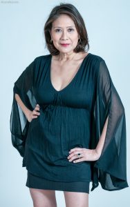 炒熟丰满大姐脚踩高跟鞋拍摄