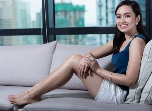 长直发风情美姐秀风韵大腿