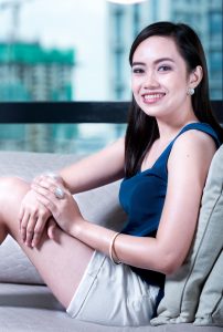 长直发风情美姐秀风韵大腿