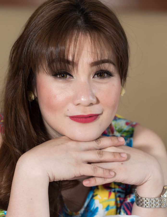 丰满南亚熟女光脚趴在沙发里[第2张/共2张]