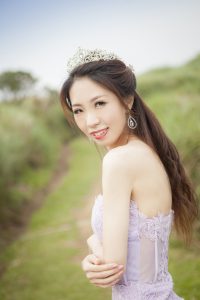 美腿新娘子紫色婚纱照
