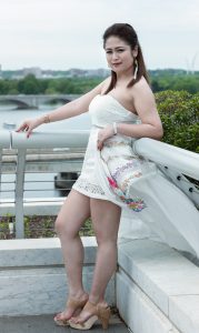 身材丰满的南亚成熟美女