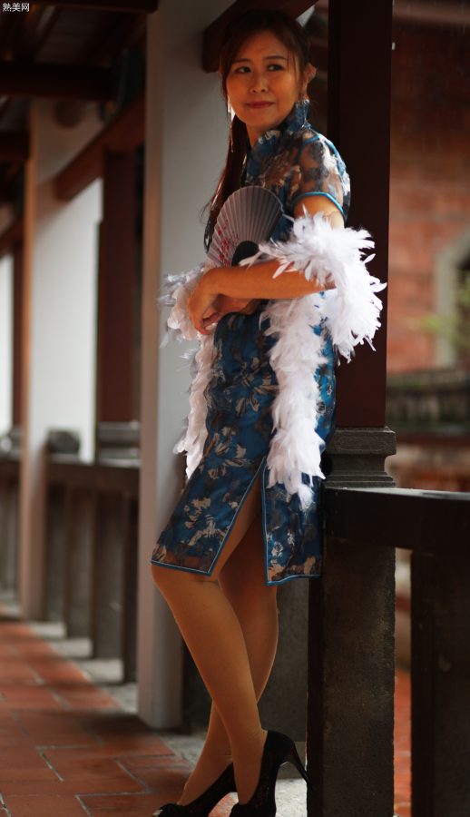 穿旗袍肉丝高跟的成熟大姐爱拍照[第5张/共13张]