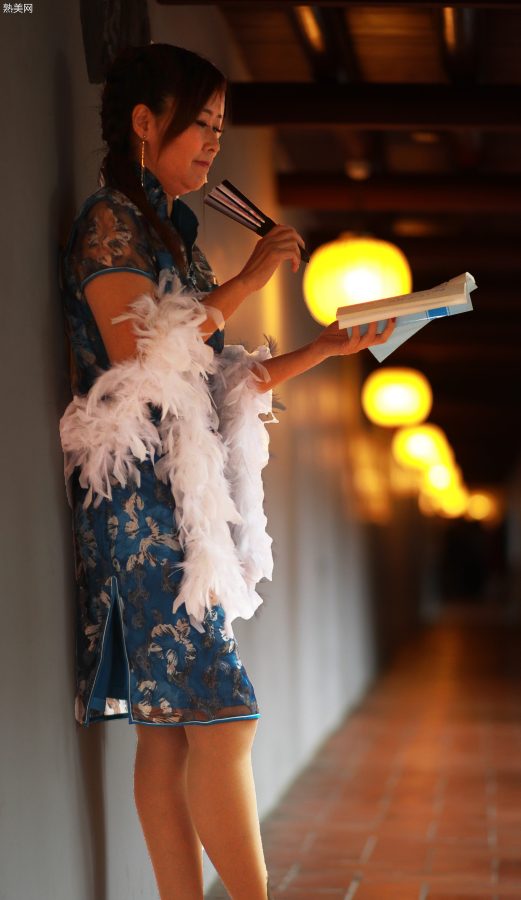 穿旗袍肉丝高跟的成熟大姐爱拍照[第7张/共13张]