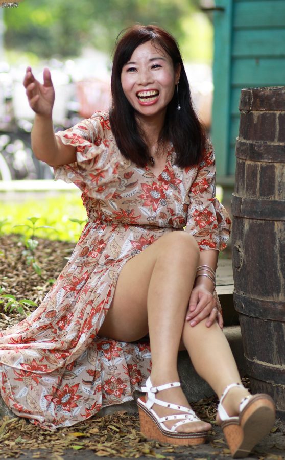 穿肉色袜的两姐妹一起出门拍照[第29张/共98张]