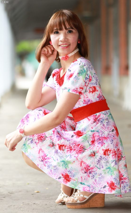 穿肉色袜的两姐妹一起出门拍照[第43张/共98张]