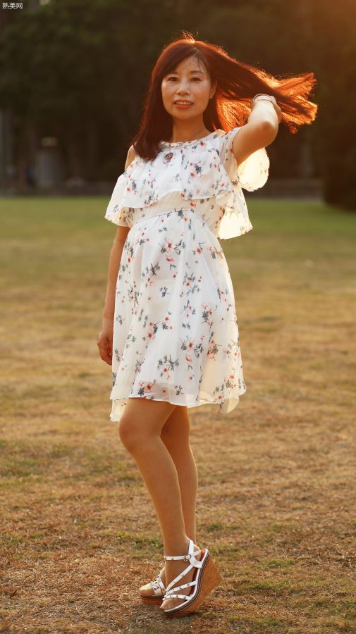 穿肉色袜的两姐妹一起出门拍照[第93张/共98张]