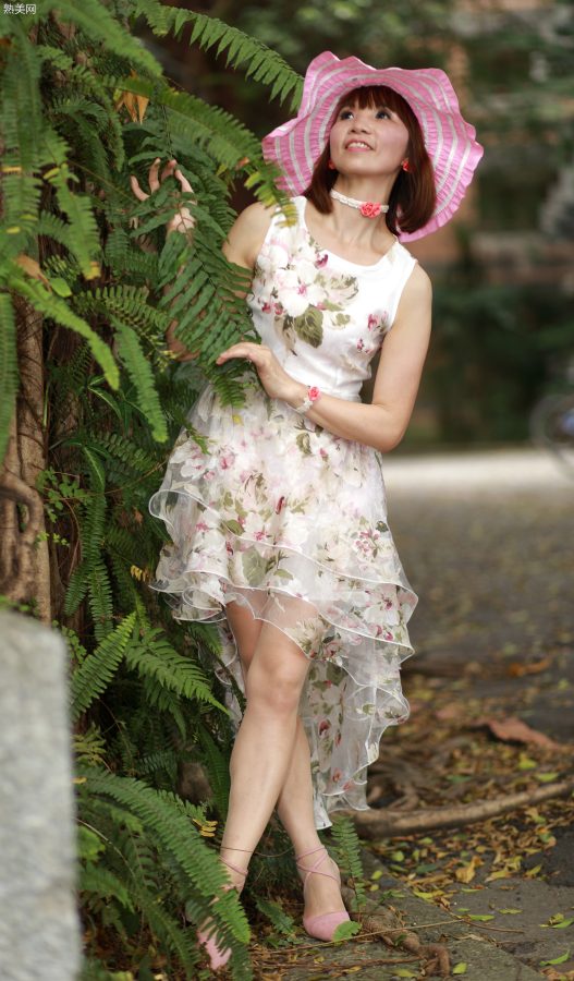 穿肉色袜的两姐妹一起出门拍照[第9张/共98张]