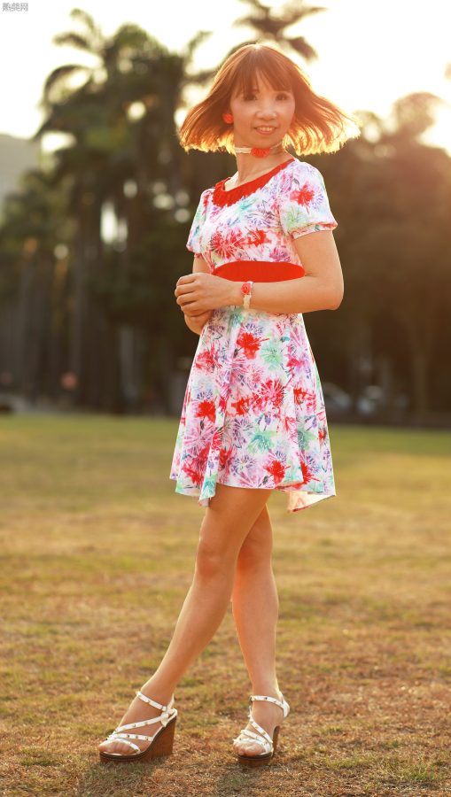 穿肉色袜的两姐妹一起出门拍照[第85张/共98张]