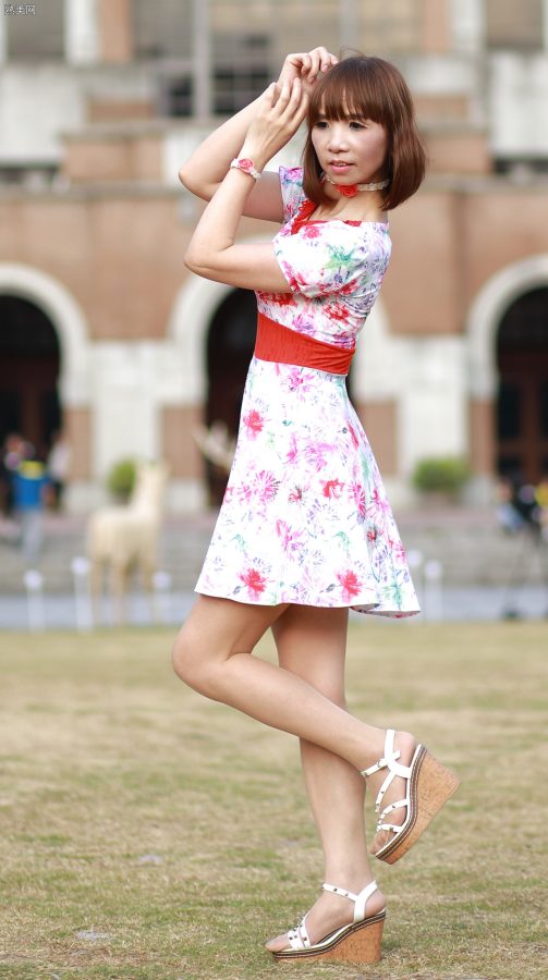 穿肉色袜的两姐妹一起出门拍照[第77张/共98张]