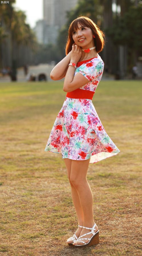 穿肉色袜的两姐妹一起出门拍照[第83张/共98张]