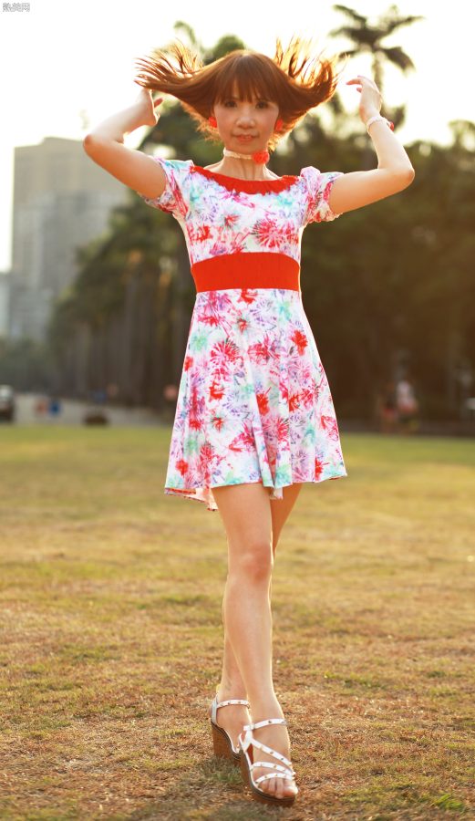 穿肉色袜的两姐妹一起出门拍照[第86张/共98张]