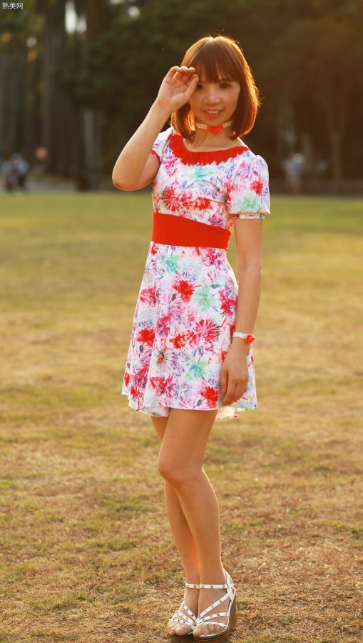 穿肉色袜的两姐妹一起出门拍照[第84张/共98张]