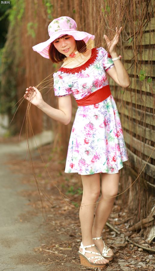 穿肉色袜的两姐妹一起出门拍照[第57张/共98张]