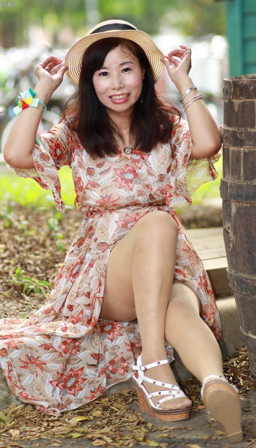 穿肉色袜的两姐妹一起出门拍照[第33张/共98张]