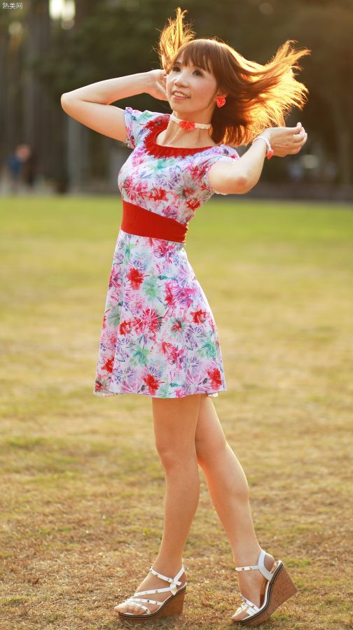 穿肉色袜的两姐妹一起出门拍照[第91张/共98张]