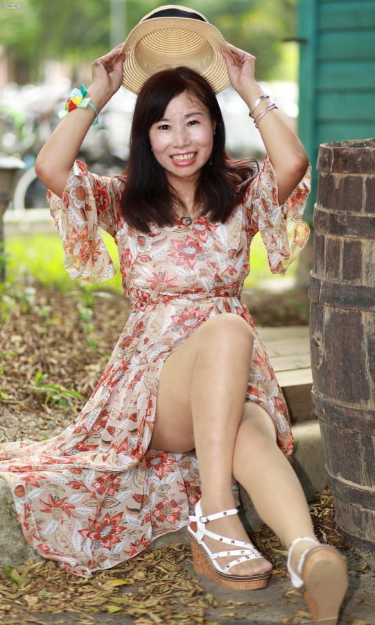 穿肉色袜的两姐妹一起出门拍照[第32张/共98张]