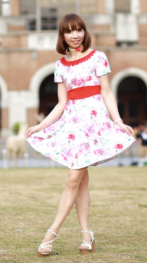 穿肉色袜的两姐妹一起出门拍照[第76张/共98张]