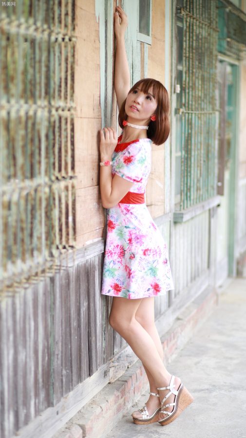 穿肉色袜的两姐妹一起出门拍照[第61张/共98张]