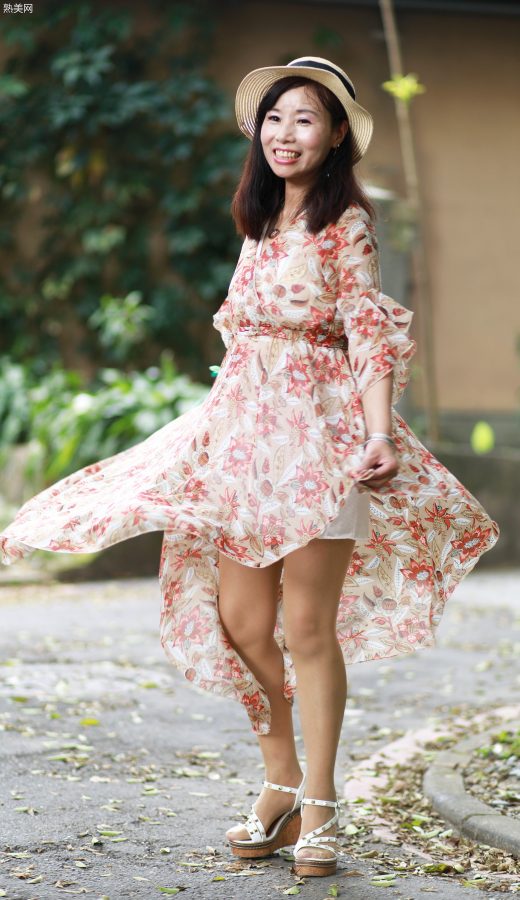 穿肉色袜的两姐妹一起出门拍照[第37张/共98张]