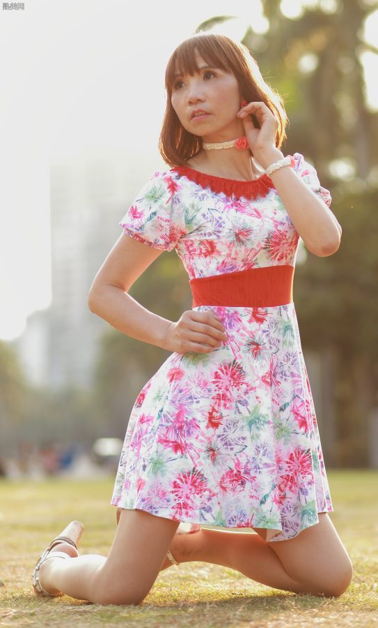 穿肉色袜的两姐妹一起出门拍照[第81张/共98张]