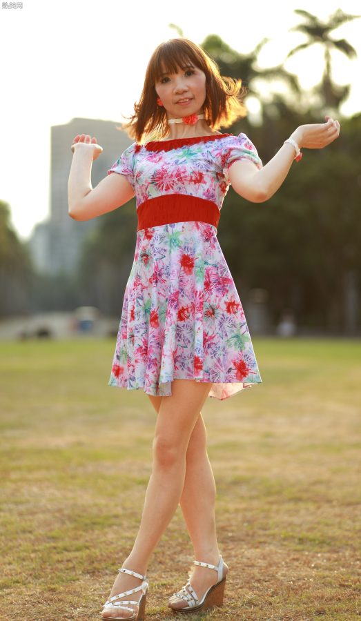 穿肉色袜的两姐妹一起出门拍照[第88张/共98张]