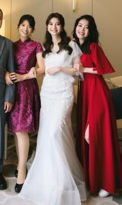 母女婚纱照妈妈穿肉丝袜高跟鞋