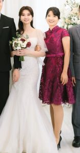 母女婚纱照妈妈穿肉丝袜高跟鞋