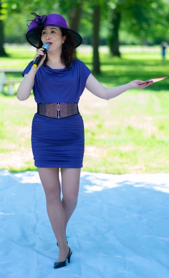 高跟熟女穿蓝色包臀裙楼丝袜腿[第1张/共4张]