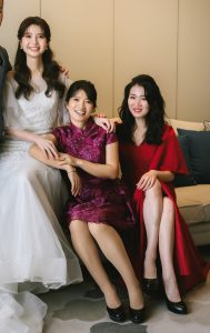 母女婚纱照妈妈穿肉丝袜高跟鞋